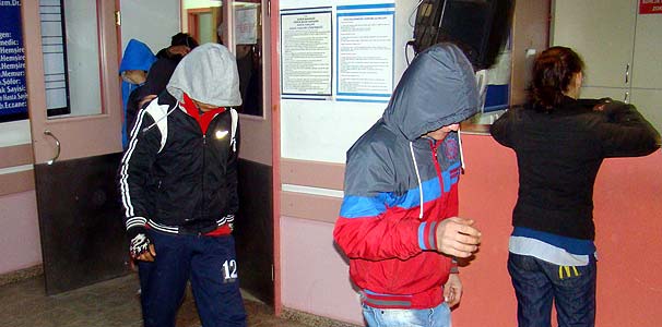 6 nəfər 17 yaşlı qızı zorladı - FOTO