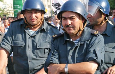 Bakıda bir qrup gənc 7 polisi yaraladı - HADİSƏ
