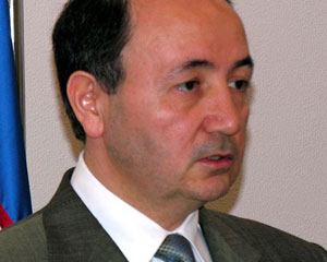 Məhkəmə üç hakimi cəzalandırıldı
