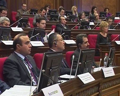 Yerevanda erməni və azərbaycanlı deputatlar arasında qarşıdurma