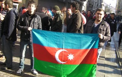 İstanbulun mərkəzi Azərbaycan bayrağına bürünür - EKSKLÜZİV FOTOLAR