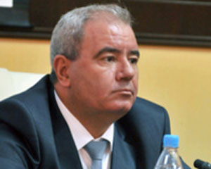Nazir qadınları təbrik etdi