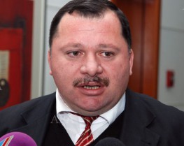 Erməniləri ifşa edən professor işdən çıxarıldı