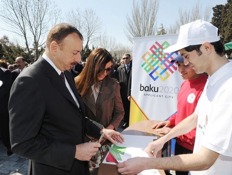 İlham Əliyev və xanımı Mehriban Əliyeva Bakı 2020-yə dəstək oldular - FOTO
