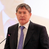 Atambayev və yoldaşı Heydər Əliyev Fondunda