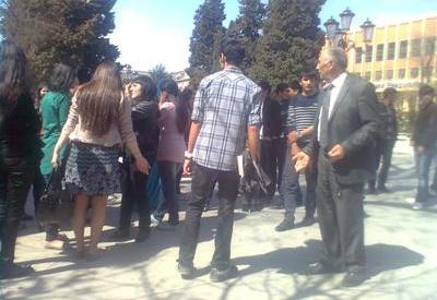 Azərbaycanda daha bir universitetin tələbələri imtahanları boykot etdi - FOTOLAR