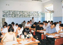 Sınaq imtahanlarında abituriyentlərin bəziləri nəzarətçiləri aldatmaq istəyib