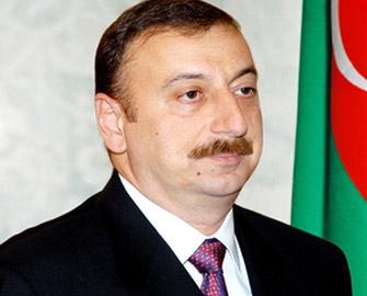 İlham Əliyev Heydər Əliyev Mərkəzində görülən işlərlə tanış oldu
