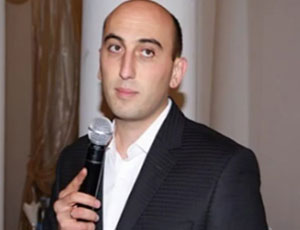 Erməni qızlarına sponsorluq edən azərbaycanlını siz də tanıyın