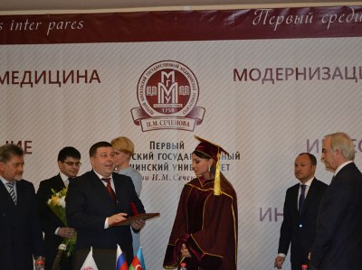 Mehriban Əliyeva fəxri professor oldu