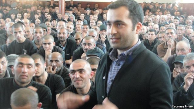 Bəxtiyar Hacıyev və digər məhbuslara kitab verildi - FOTOLAR