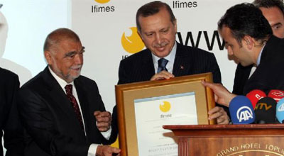 Ərdoğan mükafat aldı - VİDEO