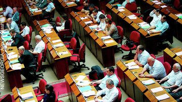 Gürcüstanda deputatlıq yaşı 21-ə endirilir
