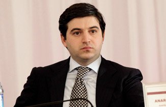 Ziya Məmmədovun oğlu qəzetləri üzr istəməyə məcbur etdi