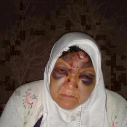 Oğul anasını belə döydü - FOTO