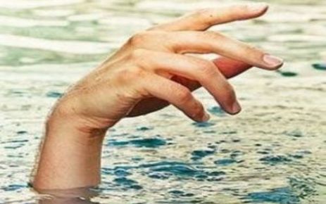 Bakıda 17 yaşlı oğlan özünü öldürdü