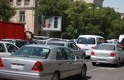 Bakıda dəhşətli tıxaclar davam edəcək: 13 küçə və prospekt bağlandı