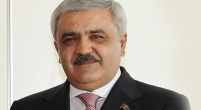 Rövnəq Abdullayev "Neftçi"ni təbrik etdi