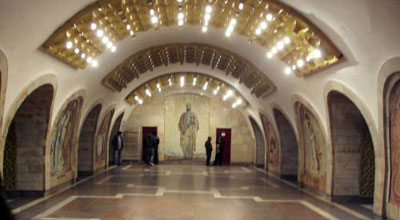 Bakı Metropolitenində qatar tuneldə qaldı