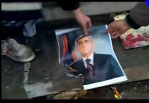 Parisdə Serj Sərkisyana Xocalı etirazı