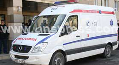 Bakıda 15 yaşlı qız ülgüclə özünə qəsd etdi