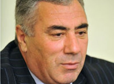 Hafiz Hacıyev: ‘Fazil Mustafa o vaxt da cinsi azlıq olan Kərimov Əlini müdafiə edirdi’