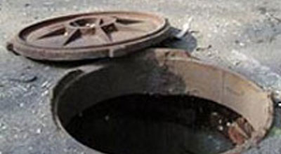 Azərbaycanda 2 nəfər kanalizasiya quyusuna düşdü və öldü