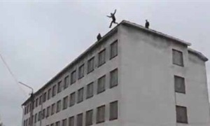 Bakıda 34 yaşlı qadın özünü 13-cü mərtəbədən atdı