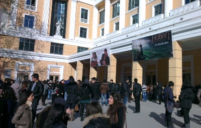 Azərbaycan gənclərinin Özcan Deniz ‘sevgisi’ – FOTOLAR
