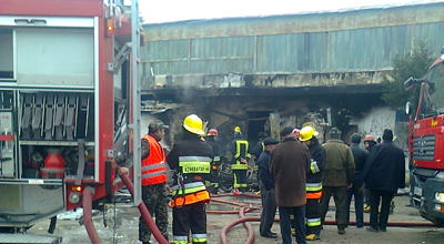 Bakıda yanğın: Məcburi köçkünlərin məskunlaşdığı zavod yandı - VİDEO