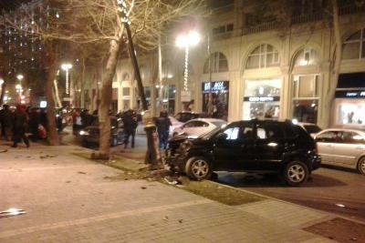 Son dəqiqə! Bakının mərkəzində dəhşətli qəza - FOTOLAR