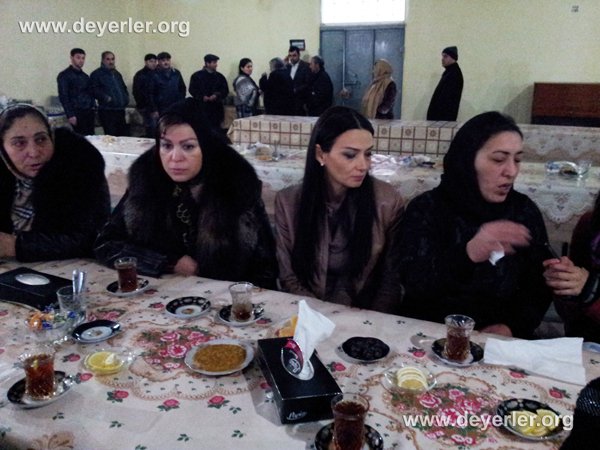 ‘Ceyhunun yas mərasimində idim’ – ŞƏHİDİN YASINDAN FOTOLAR
