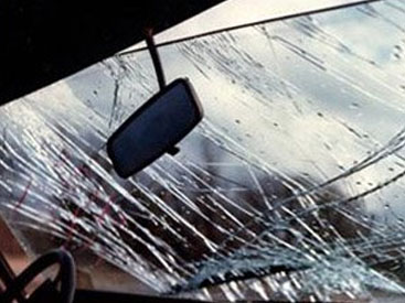 Azərbaycanda polis hərbiçini maşınla vurdu