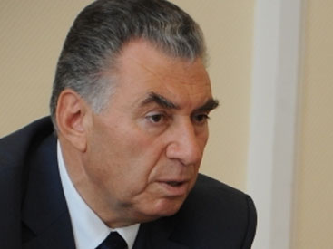 Əli Həsənov qaçqınlardan danışdı