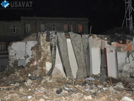 Bakıda 2 bina söküldü, sakinlər gecələməyə yer tapmadı - FOTOLAR