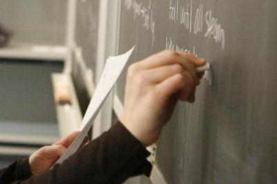 Bakıda müəllim şagirdi əvvəl döydü, sonra təhqir etdi