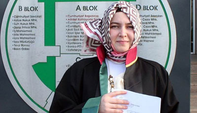 Məhkəməyə hicablı vəkil çıxdı - FOTO