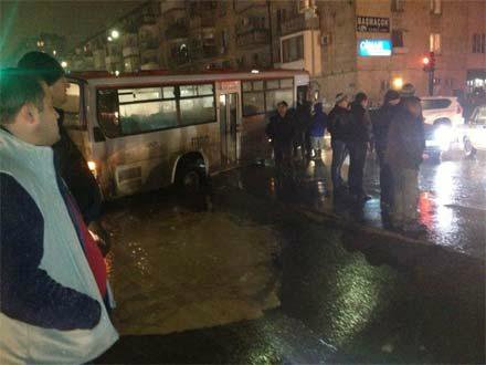 Bakıda yeni istifadəyə verilən yol çökdü - FOTOLAR