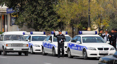 Sumqayıtda polisi yerlə sürüyən gənci siz də tanıyın