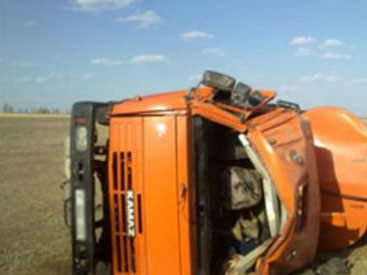 Şəmkirdə ‘KamAZ’ aşdı, sürücü öldü