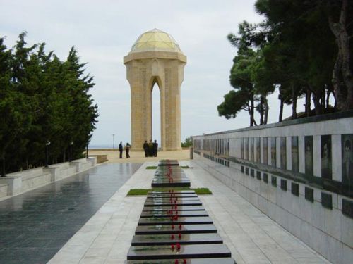 Kəlbəcərin işğal günü ilə bağlı Şəhidlər xiyabanı ziyarət edilib