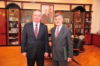 Əli Abbasov Braziliyanın ölkəmizdə diplomatik missiyasını başa vuran səfiri Sergio Arruda ilə görüşüb