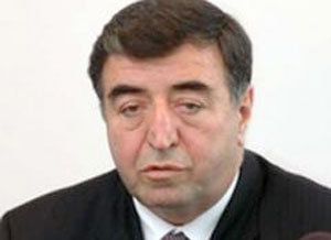 Əhməd Əhmədzadənin baş həkim olan qardaşı iş yerində vəfat etdi