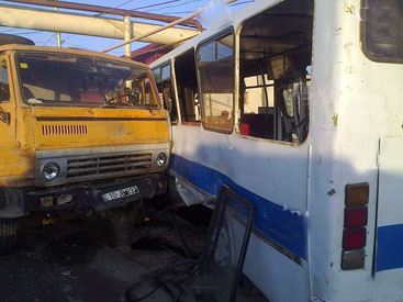 Bakıda sərnişin avtobusları toqquşdu:  yaralılar var - YENİLƏNİR 