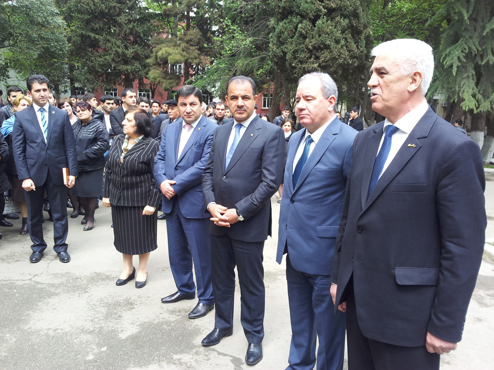Əli Abbasovla Elmar Vəliyev universitetdə