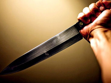 Bakıda 44 yaşlı qadın özündən 6 yaş böyük qudasının boğazını kəsdi