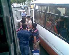 Bakıda avtobusda qıza görə dava düşdü -  sürücü və sərnişin döyüldü