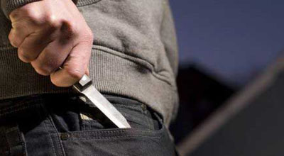 Bakıda anasını zorlamaq istəyən 27 yaşlı şəxsi atası bıçaqladı -  ŞOK 