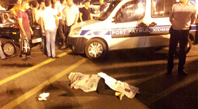 Azadlıq meydanında avtomobil 15-16 yaşlı qızı vuraraq öldürdü - FOTO