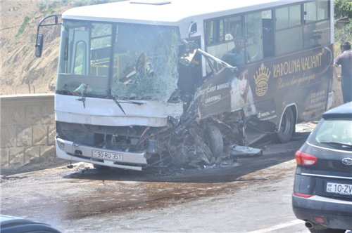 Bakıda qəzaya düşən sərnişin avtobusunun –  FOTOLARI 